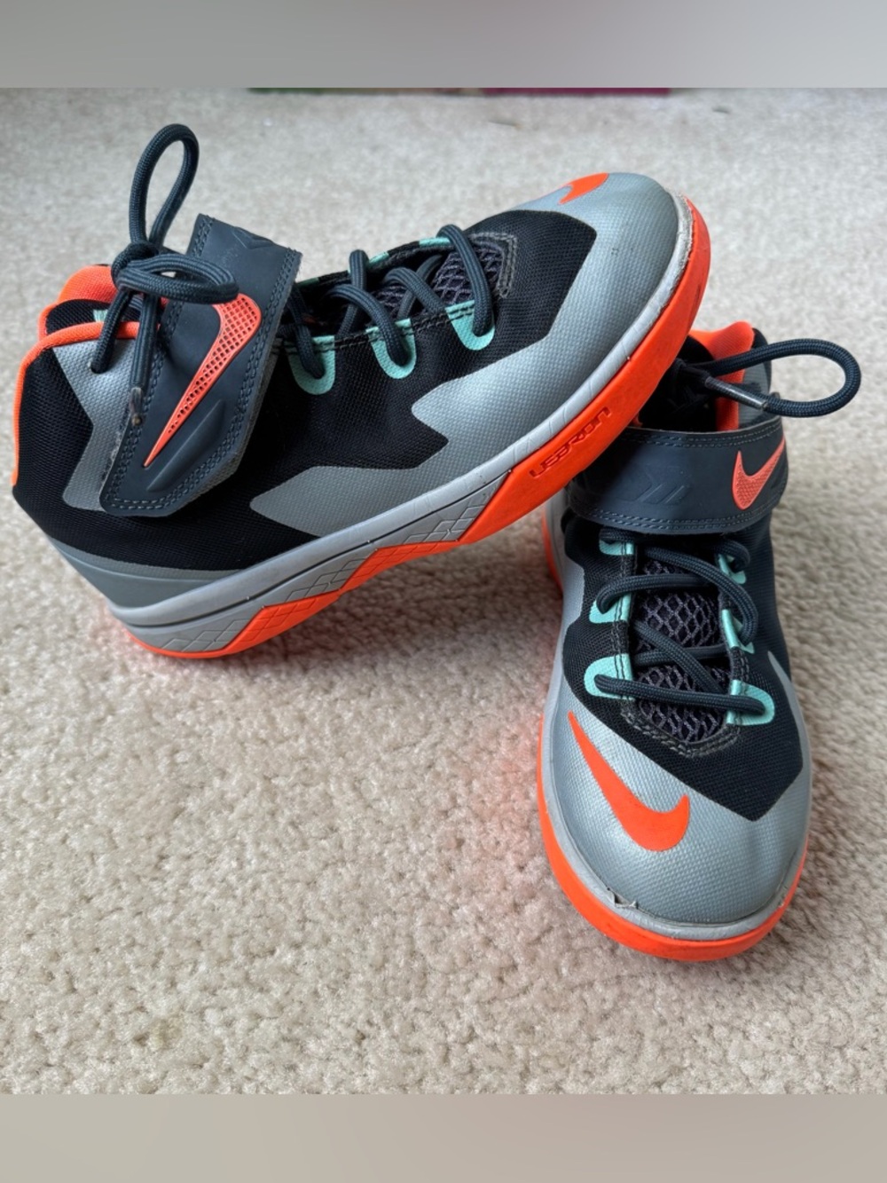 Nike Kids' LeBron Soldier 8 Basketball Shoes